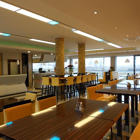 Gokart Hotel Kecskemét Eksteriør bilde