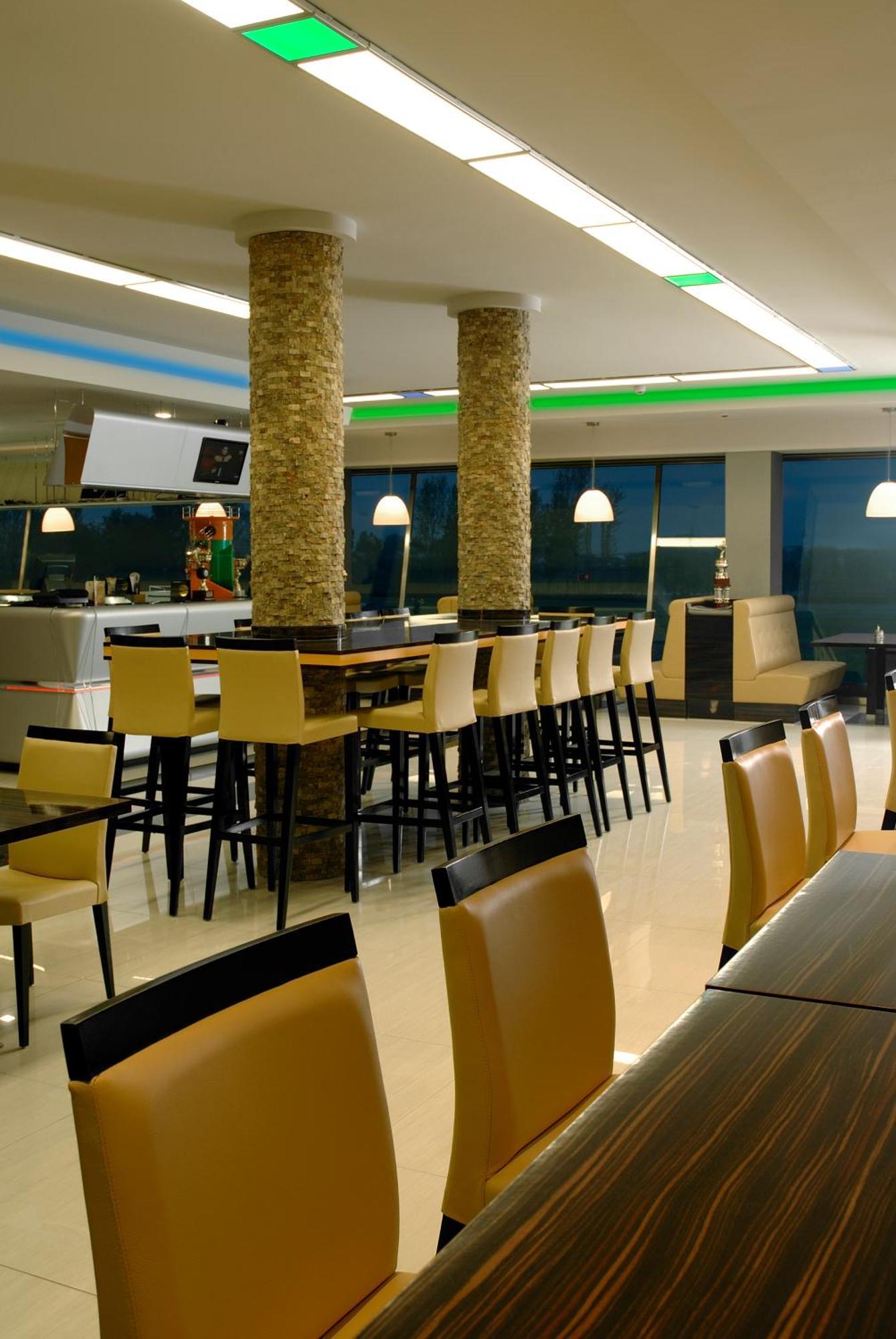 Gokart Hotel Kecskemét Eksteriør bilde