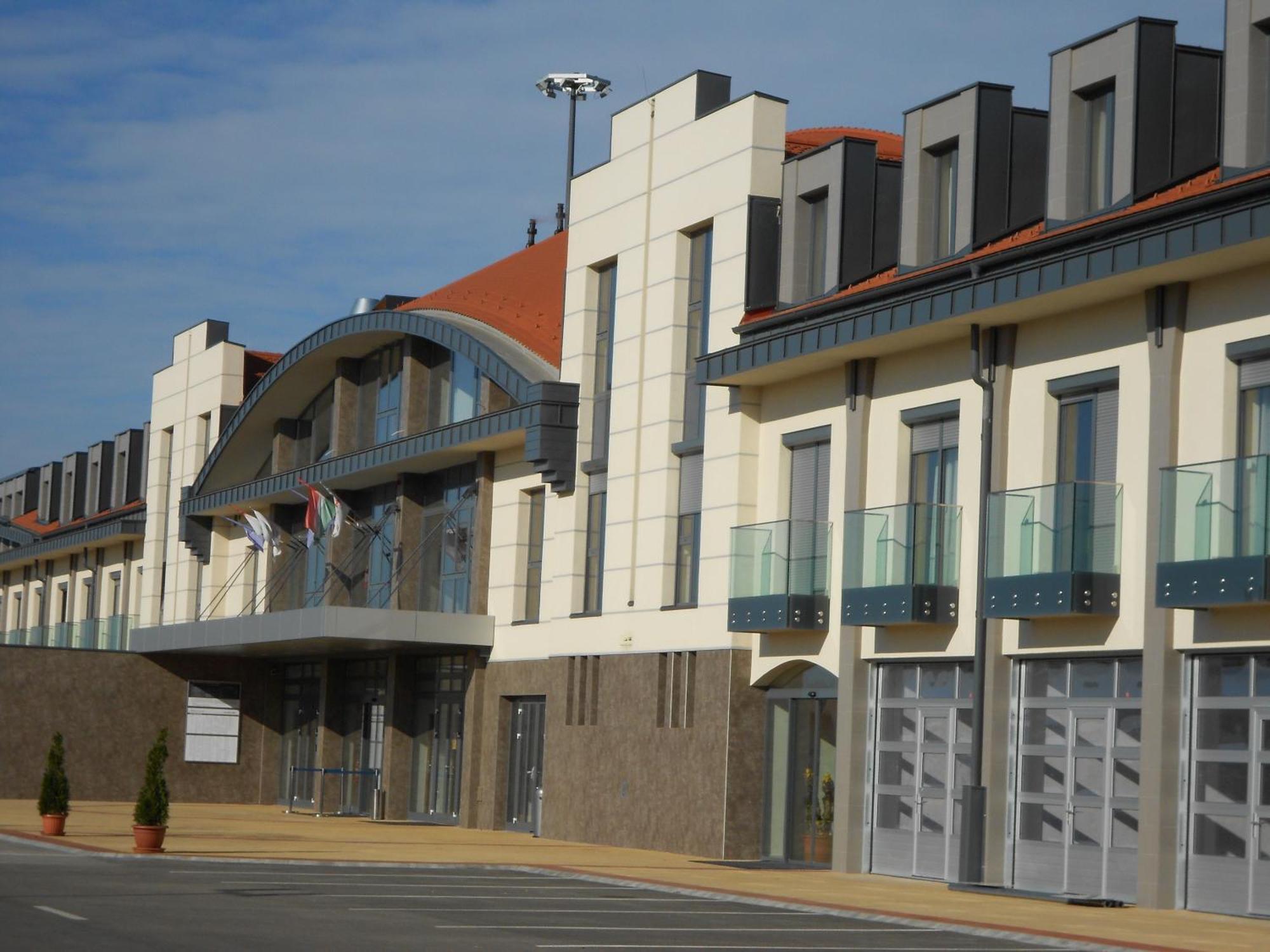 Gokart Hotel Kecskemét Eksteriør bilde