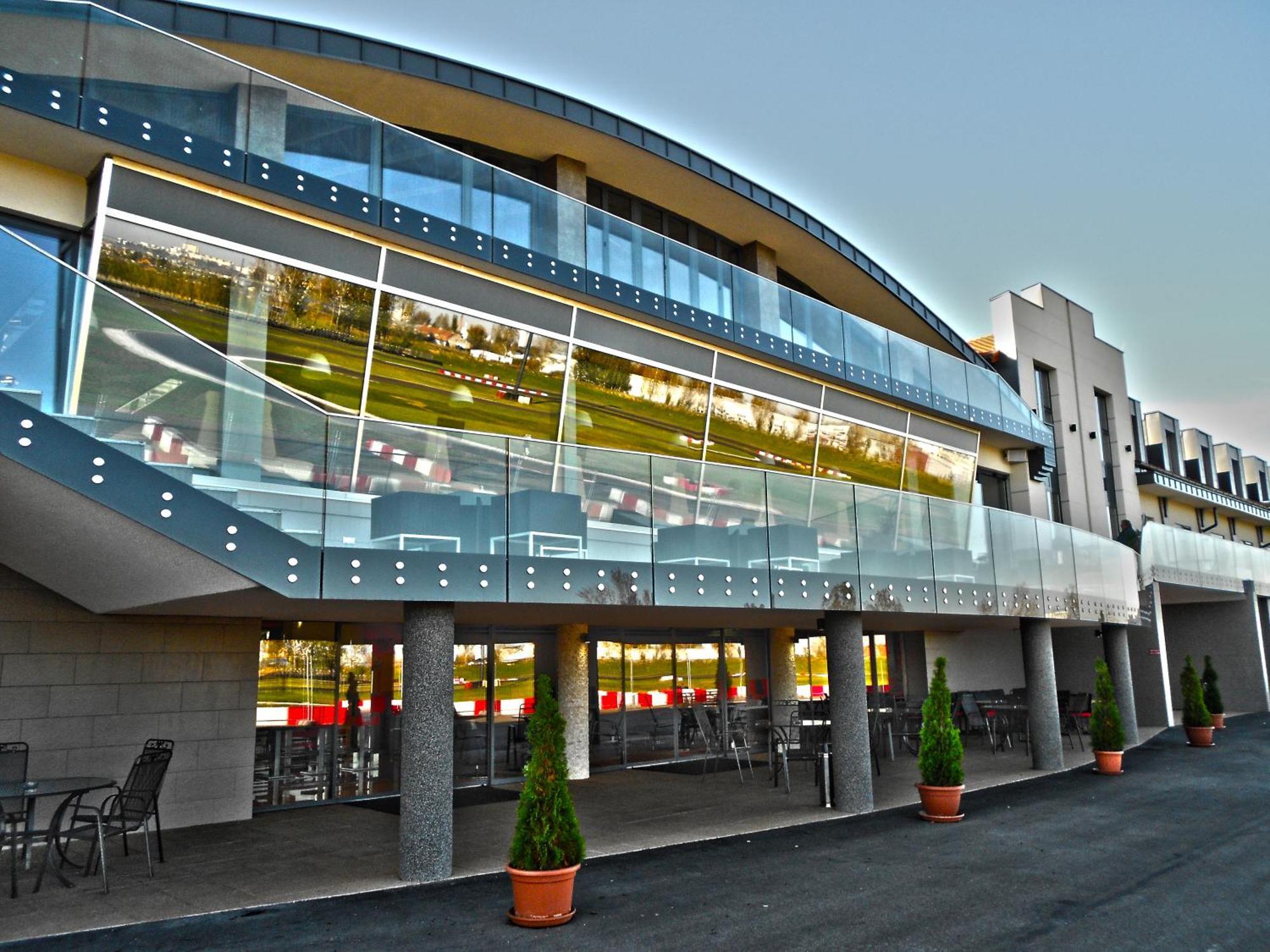 Gokart Hotel Kecskemét Eksteriør bilde