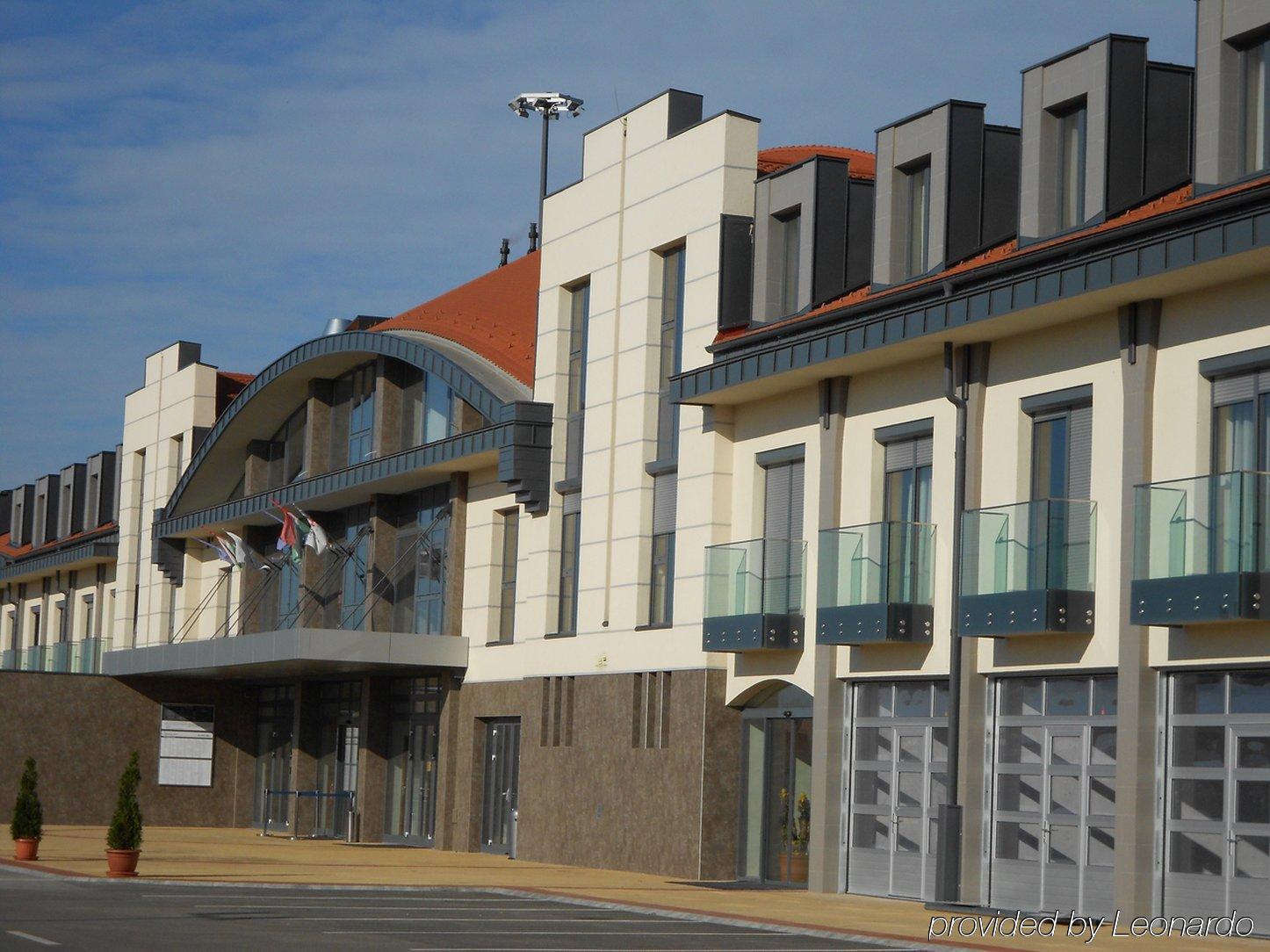 Gokart Hotel Kecskemét Eksteriør bilde