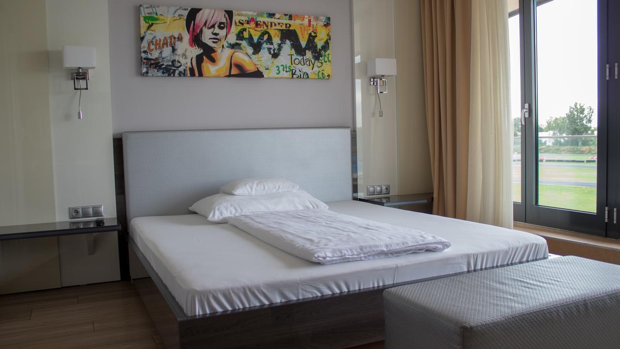 Gokart Hotel Kecskemét Eksteriør bilde