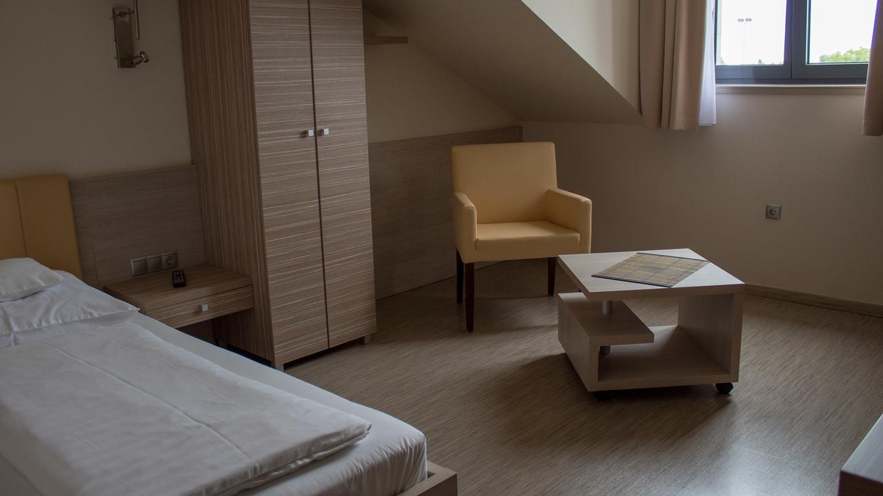 Gokart Hotel Kecskemét Eksteriør bilde